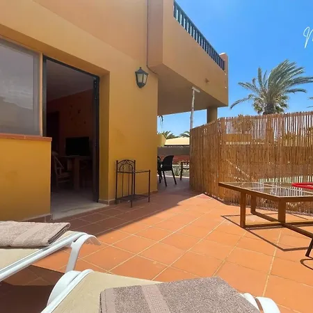 B-rent Mariposa Private Garden Apartment Corralejo