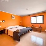 B-rent Mariposa Private Garden Appartement *