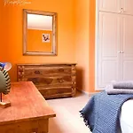 B-rent Mariposa Private Garden Apartment *