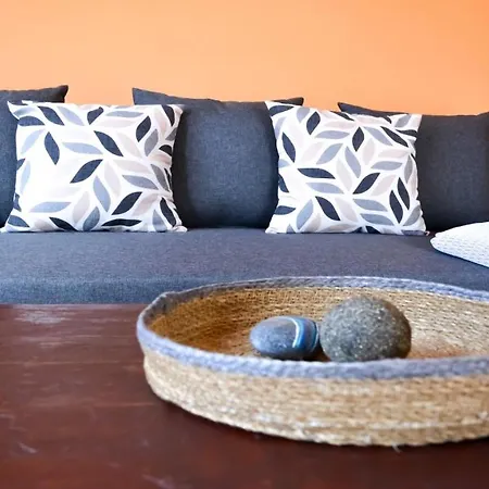 B-rent Mariposa Private Garden Appartement